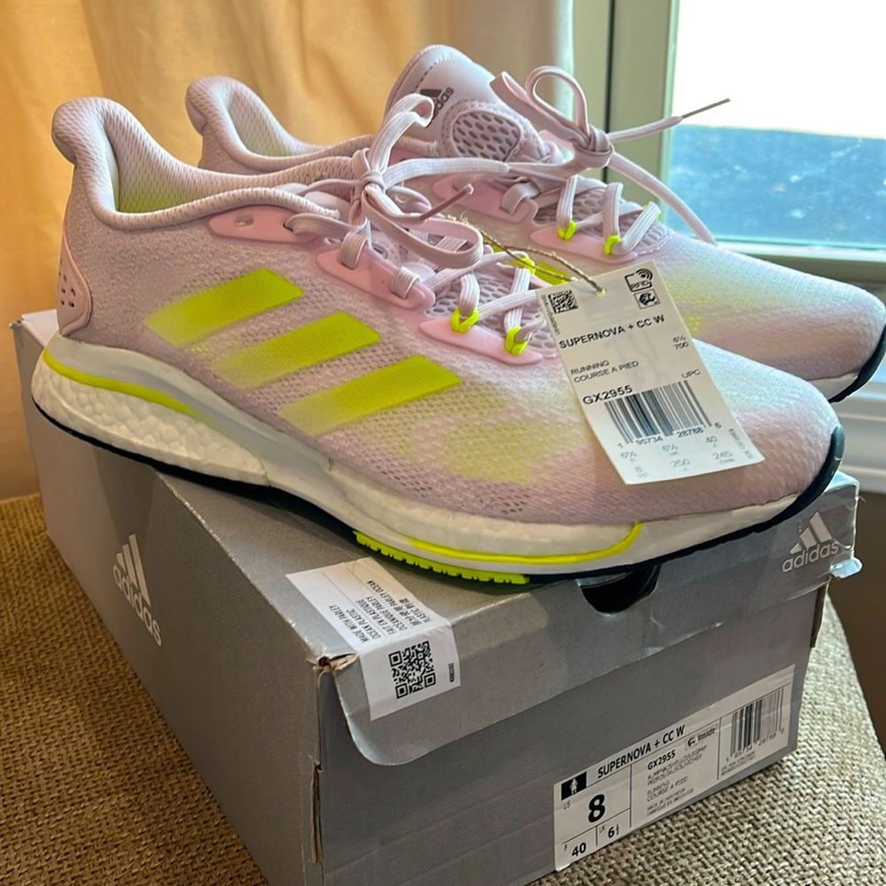 NIB Adidas Supernova size 8